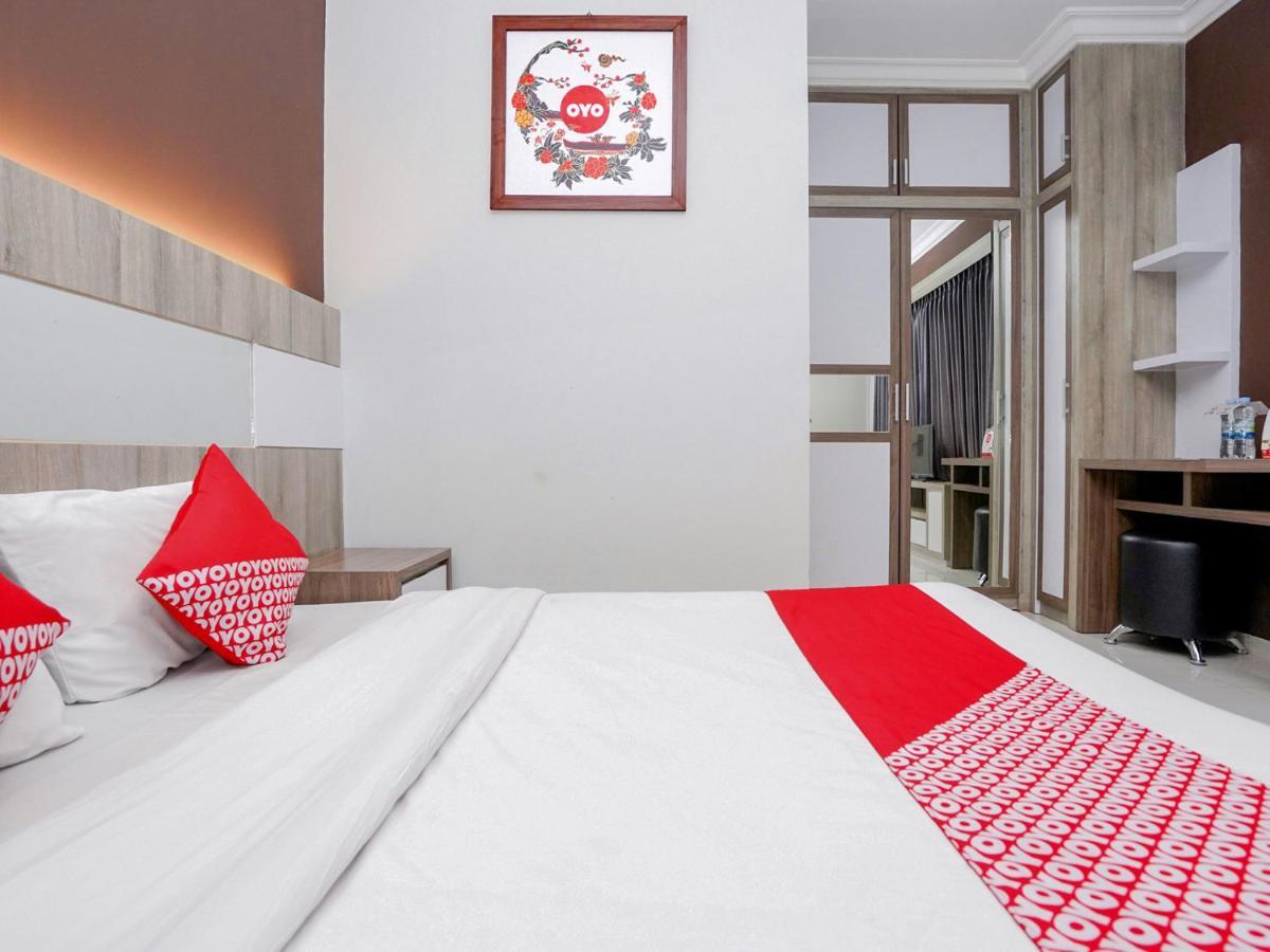 Oyo 747 Cipunegara Residence Surabaya Buitenkant foto