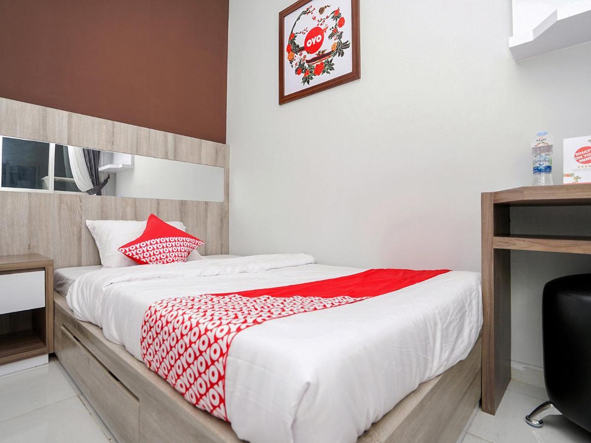 Oyo 747 Cipunegara Residence Surabaya Buitenkant foto